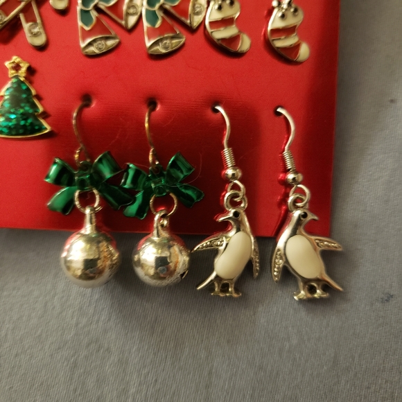 Assortment of Holiday/Winter earrings - Picture 3 of 5